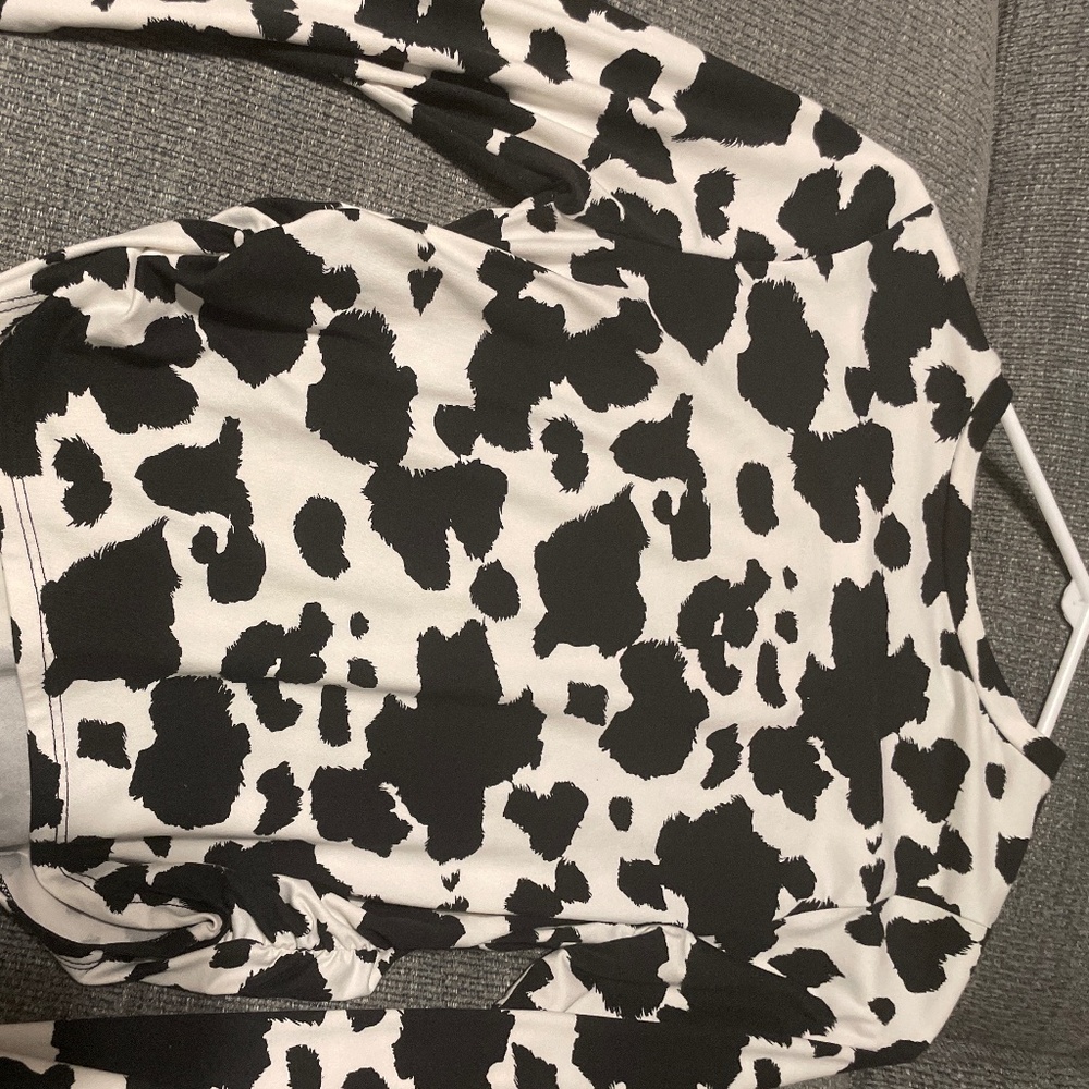 XL cropped cowprint long sleeve top